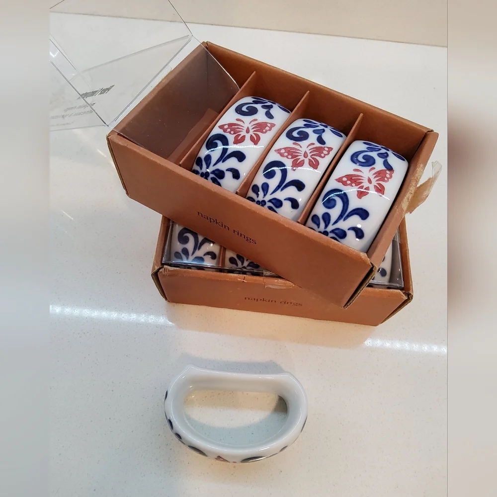 Pier 1 Imports Blue and Red Napkin Rings 2 × 4